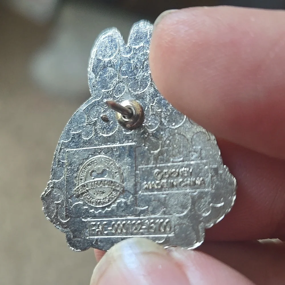 Disney Tsum Tsum White Rabbit Pin - Picture 2 of 2